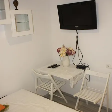 Apartment Park Ferienwohnung Mit Terrasse