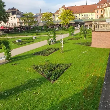 Park Ferienwohnung Mit Terrasse