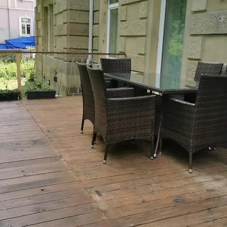 Park Ferienwohnung Mit Terrasse